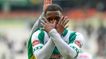 Konyaspor geriden gelerek 3 puanı aldı: Stoper Bazoer maça damga vurdu Konyaspor geriden gelerek 3 puanı aldı: Stoper Bazoer maça damga vurdu