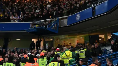 Chelsea maçında tribünden düşen taraftarın kimliği şok etti