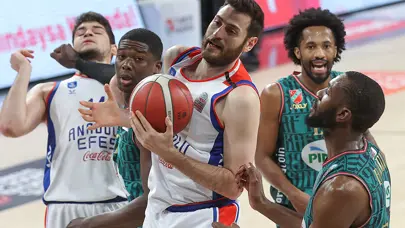 Anadolu Efes'te Egehan Arna ile yollar ayrıldı