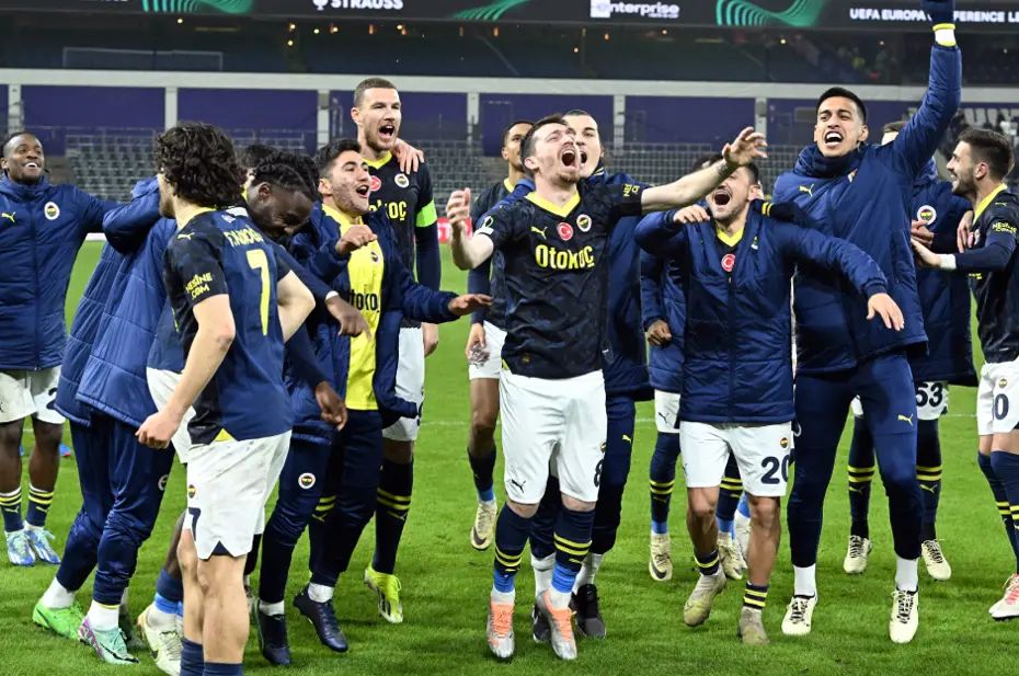 Nisan ayında Fenerbahçe'yi bekleyen zorlu fikstür: 2 derbi, 2 çeyrek final maçı - 4 Nisan ayında Fenerbahçe'yi bekleyen zorlu fikstür: 2 derbi, 2 çeyrek final maçı - 4