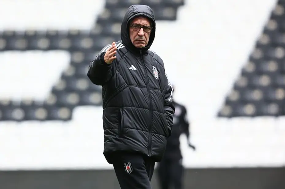 Fernando Santos'un fedakarlığı: Hasan Arat öğrenir öğrenmez duruma müdahale etti - 4 Fernando Santos'un fedakarlığı: Hasan Arat öğrenir öğrenmez duruma müdahale etti - 4