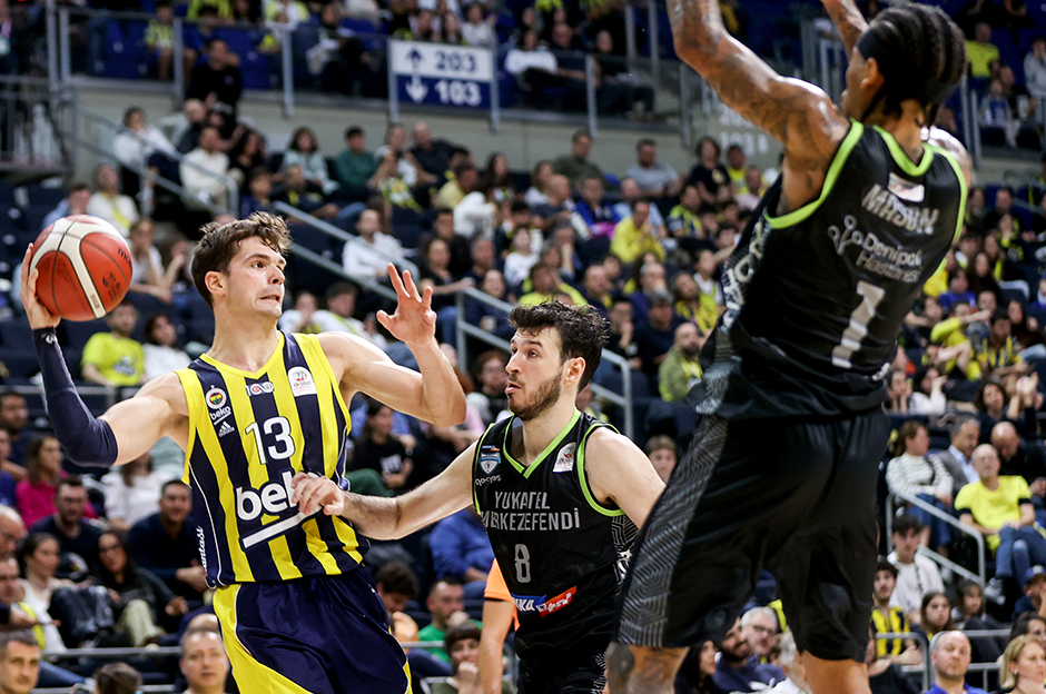 Fenerbahçe Beko, Merkezefendi Basket'i zorlanmadan geçti