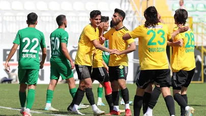 Esenler Erokspor sahaya U19 takımıyla çıkan rakibine gol yağdırıp 1. Lig'e yükseldi