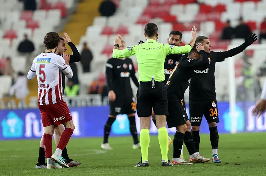 Galatasaray'ın zirve yürüyüşündeki Sivasspor maçı detayı - 2