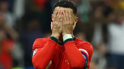İZLE: Penaltıyı kaçıran Ronaldo göz yaşlarına hakim olamadı