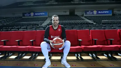 Oğuz Savaş aktif basketbol kariyerini noktaladı