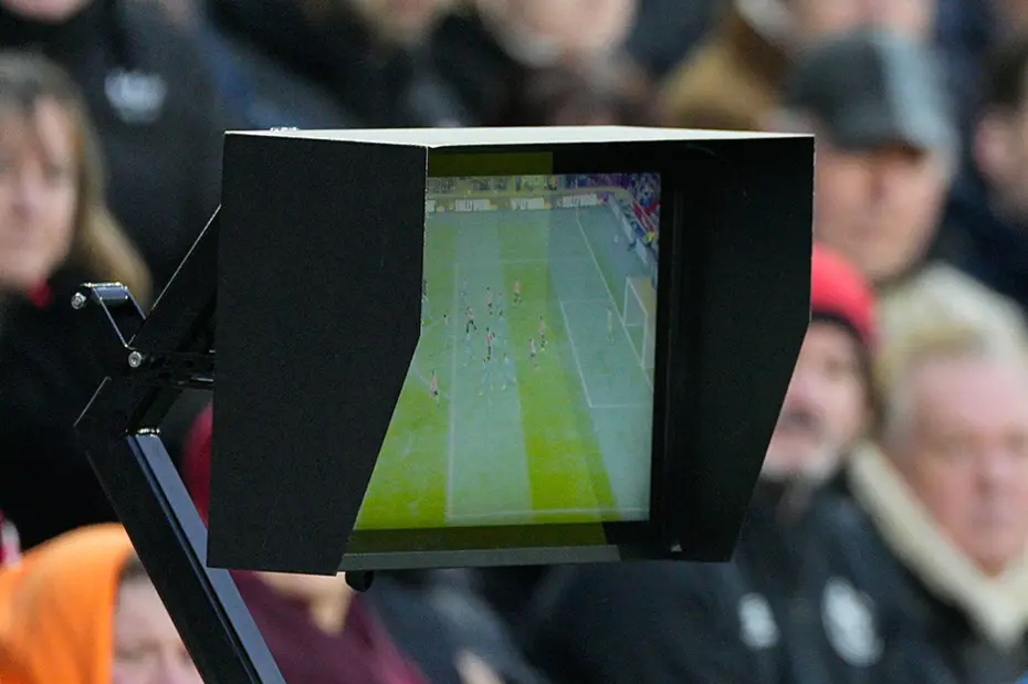 Gol sonrası Mourinho'dan hakeme olay hareket: Portekizliyi çıldırtan 2 karar - 4