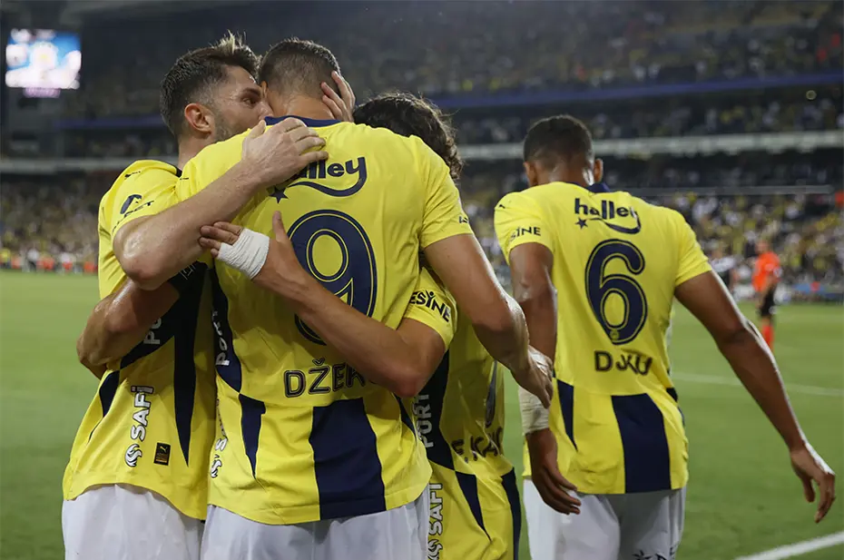 Fenerbahçe'nin galibiyeti Avrupa'da manşetlerde: "Dzeko, Mourinho'nun imdadına yetişti" - 4