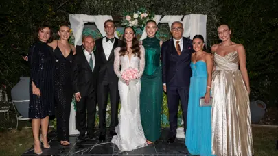 Milli voleybolcu Ayça Aykaç, antrenör Mert Altıntaş'la İzmir'de evlendi