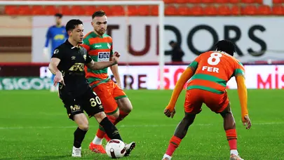 Alanya'da yoğun yağmur altında kazanan çıkmadı