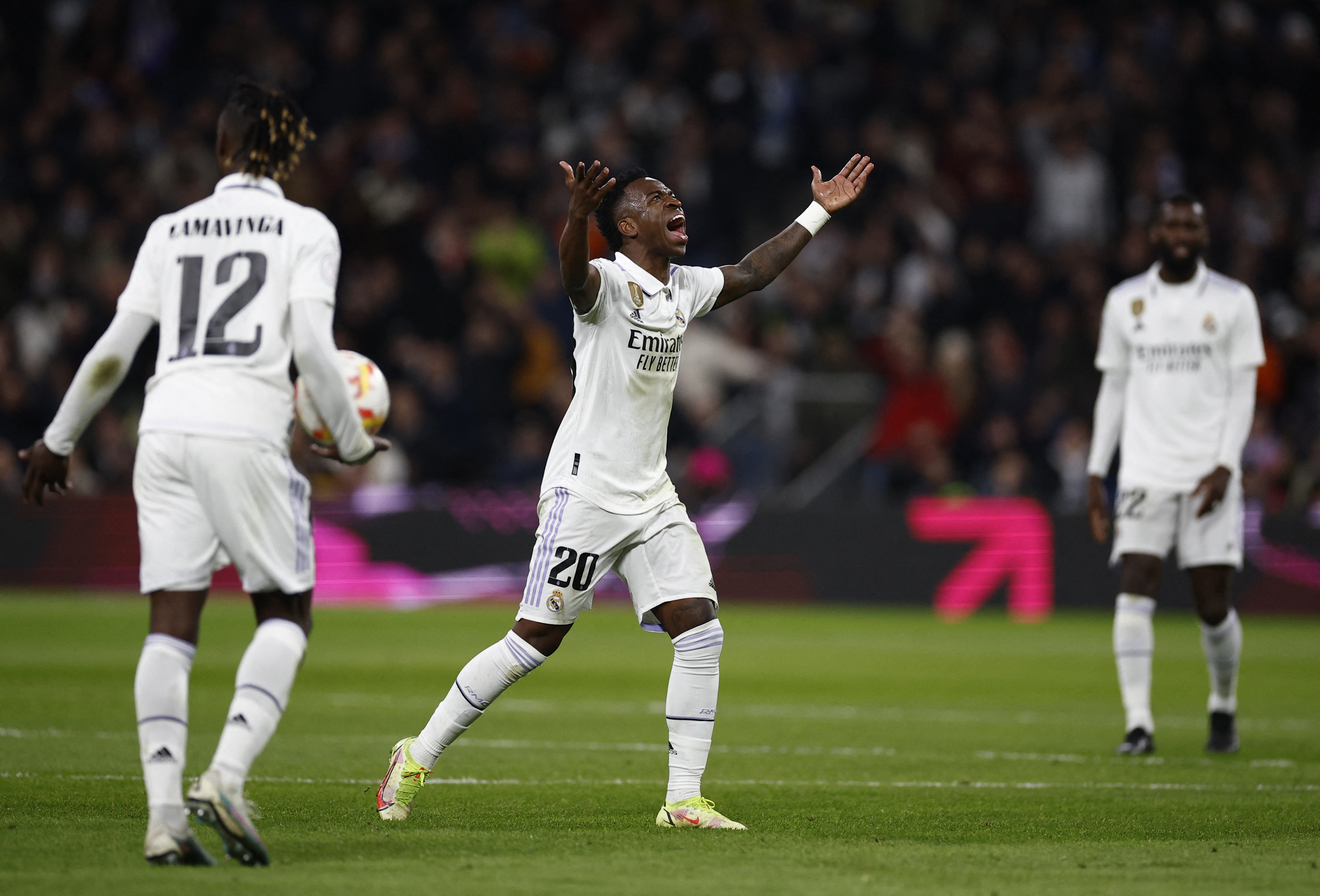 Köprüye astılar: Vinicius Junior'a korkunç tehdit sonrası 4 kişi gözaltına alındı