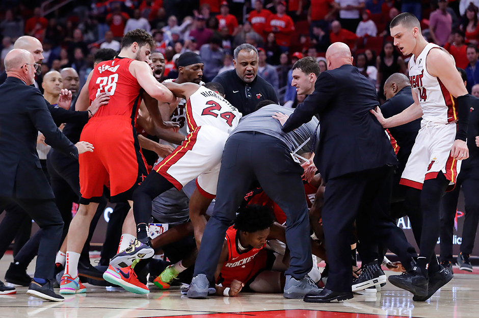 Alperen Şengün'ün maçında büyük kavga: 6 isim maçtan atıldı