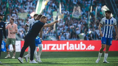 Hertha Berlin idmanında gergin anlar! Hoca küfretti, futbolcu tükürdü