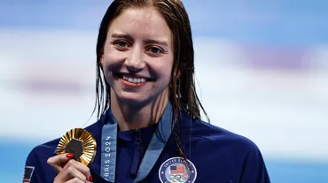 Kate Douglass'a altın madalya için 2 dakika 19 saniye yetti