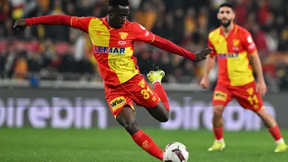 Göztepe'nin U19 takımına transfer edildi, Stoilov'dan formayı kaptı