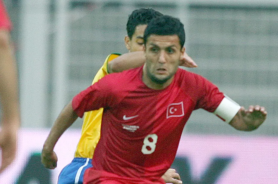 Hakan Çalhanoğlu tarihe geçmeye hazırlanıyor; işte Avrupa kupalarında final oynayan Türk futbolcular - 2