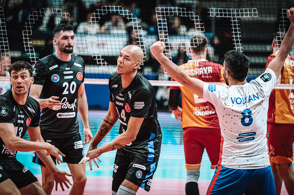 Halkbank yarı final ilk maçını kazanarak seride 1-0 öne geçti
