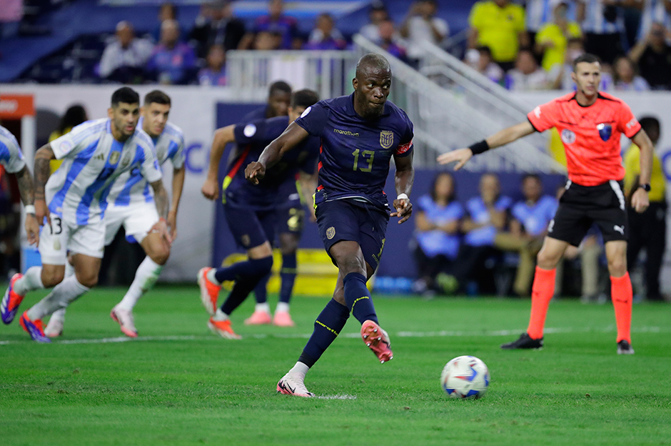 Penaltı kaçıran Enner Valencia'ya taraftar saldırısı