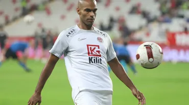 Naldo, 7 hafta sonra sahalara döndü