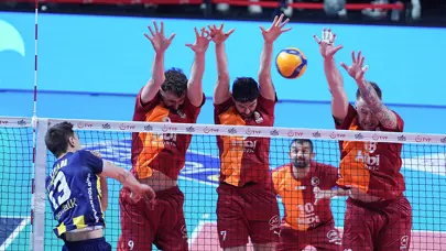 Fenerbahçe'yi yenen Galatasaray, Efeler Ligi'nde Ziraat Bankkart'ın rakibi oldu