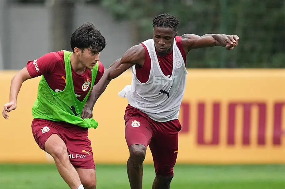 Galatasaray'da son dakika Wilfried Zaha gelişmesi - 3 Galatasaray'da son dakika Wilfried Zaha gelişmesi - 3