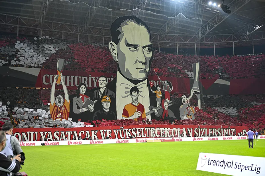 Galatasaray-Beşiktaş derbisinde Türkiye Cumhuriyeti’nin 100. yılına özel koreografi - 5