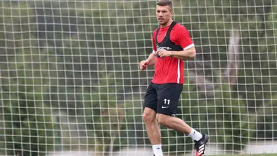 Lukas Podolski'den deprem bölgesine destek