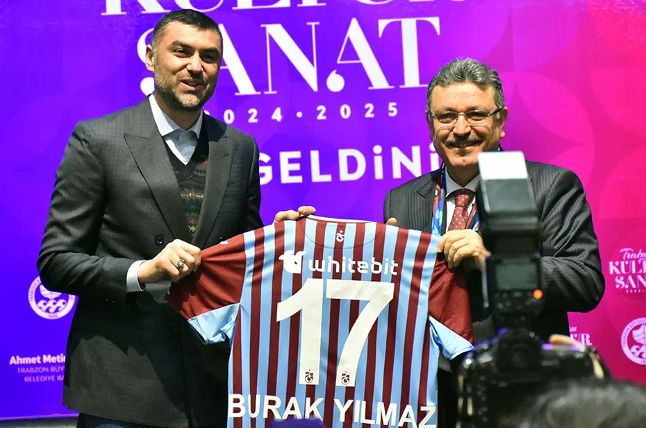 Burak Yılmaz ile taraftar arasında "Adam mısın Burak" yüzleşmesi - 4 Burak Yılmaz ile taraftar arasında "Adam mısın Burak" yüzleşmesi - 4