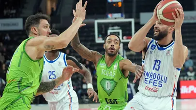 Anadolu Efes'ten TOFAŞ'a 25 sayı fark
