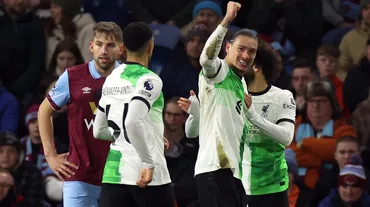 Liverpool maç fazlasıyla liderliği aldı