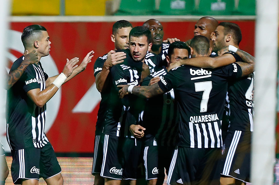 Negredo Kara Kartal'ı uçurdu!