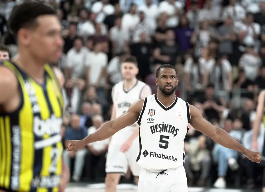 Beşiktaş tecrübeli isimle yollarını ayırdı - 3 Beşiktaş tecrübeli isimle yollarını ayırdı - 3