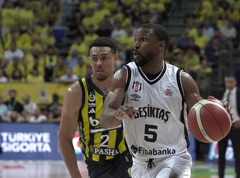 Beşiktaş tecrübeli isimle yollarını ayırdı - 1 Beşiktaş tecrübeli isimle yollarını ayırdı - 1
