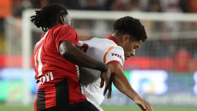 Gaziantep FK-Galatasaray maçında sezonun ilk VAR incelemesi ve penaltı kararı Gaziantep FK-Galatasaray maçında sezonun ilk VAR incelemesi ve penaltı kararı