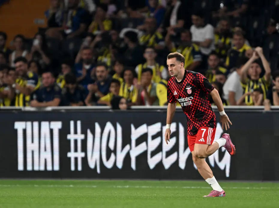 Kerem Aktürkoğlu sahaya adım atar atmaz tribünler ayaklandı: Milli futbolcudan anında karşılık geldi - 2