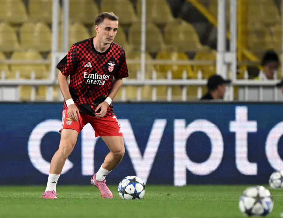 Kerem Aktürkoğlu sahaya adım atar atmaz tribünler ayaklandı: Milli futbolcudan anında karşılık geldi - 4