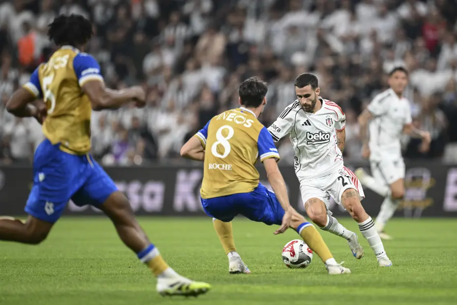 Beşiktaş tribünlerinden yoğun tepki: "Bizi aleme rezil ettiniz" - 3 Beşiktaş tribünlerinden yoğun tepki: "Bizi aleme rezil ettiniz" - 3