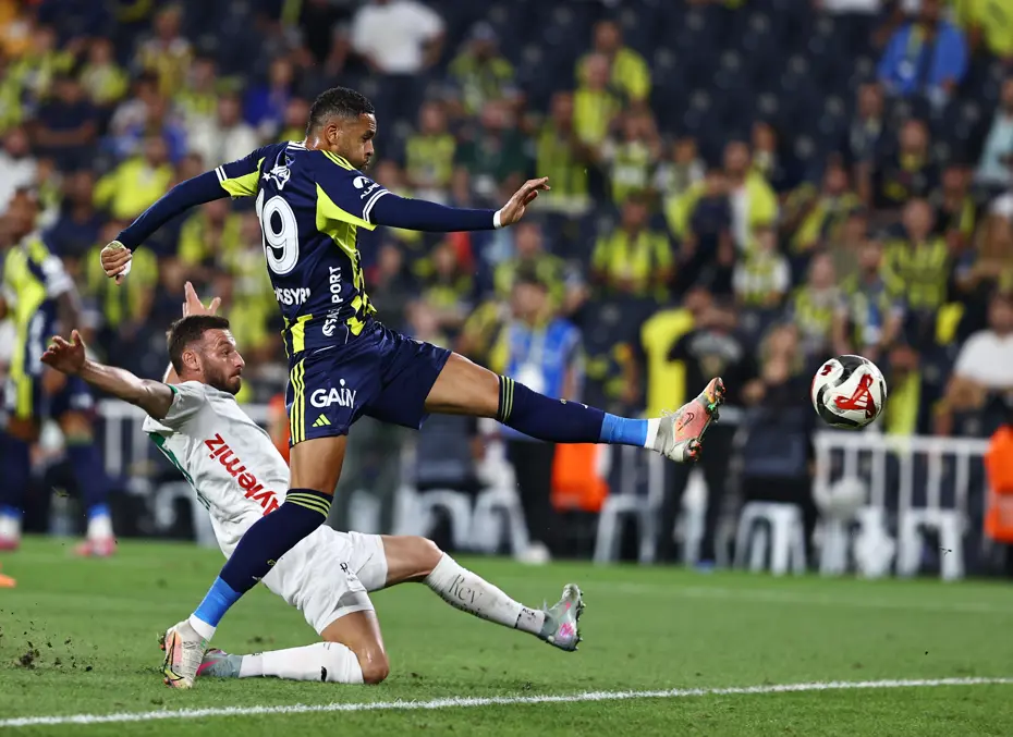 Cenk Tosun son dakikadaki konuşmayı anlattı: "Rakip elime çarptı dedi" - 2 Cenk Tosun son dakikadaki konuşmayı anlattı: "Rakip elime çarptı dedi" - 2
