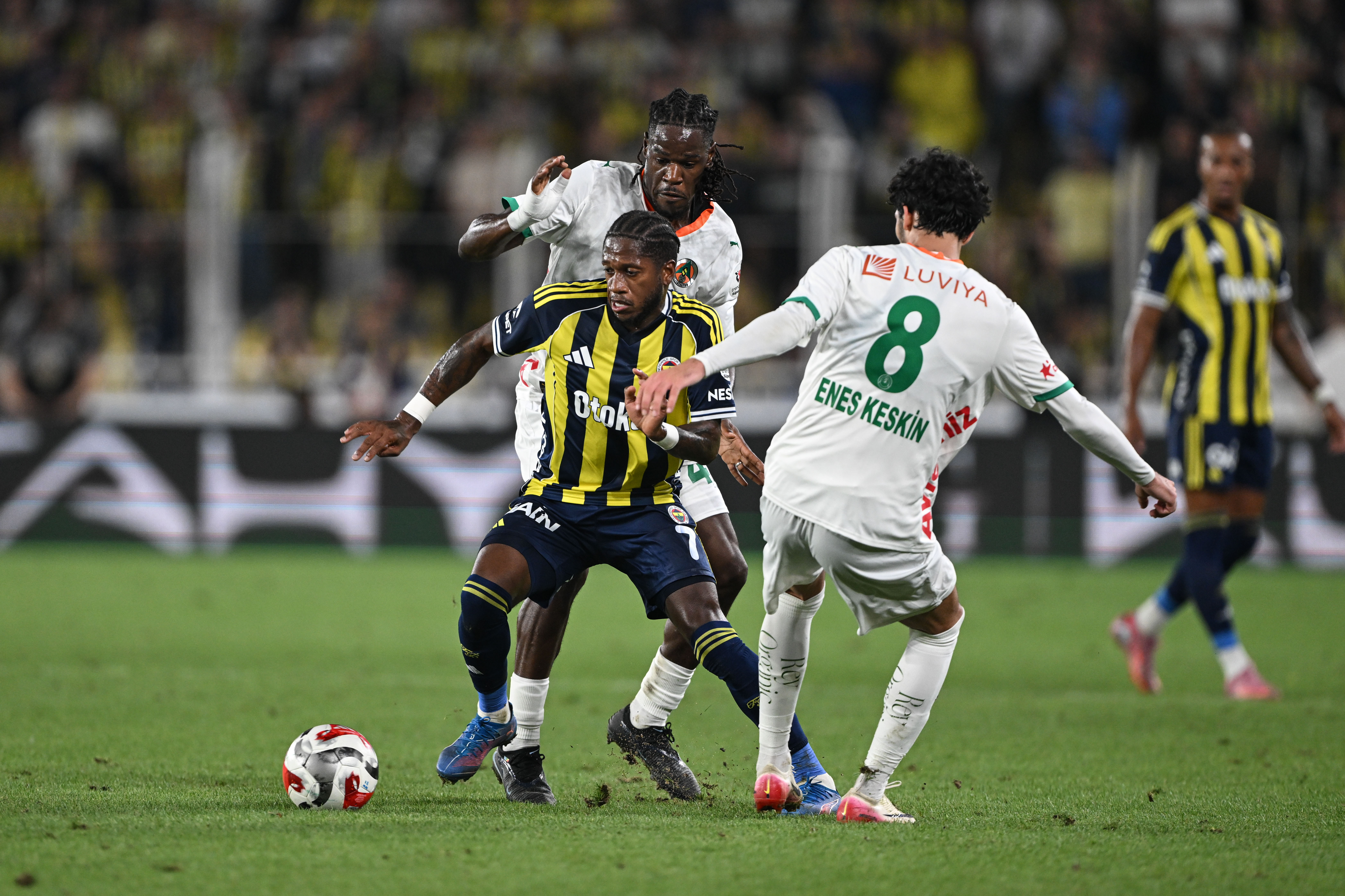 Fener'in 'Kadıköy Rahatlığı' İrfan Can'ın Parmaklarında Eridi: Alanya'dan 90+3 Şoku!