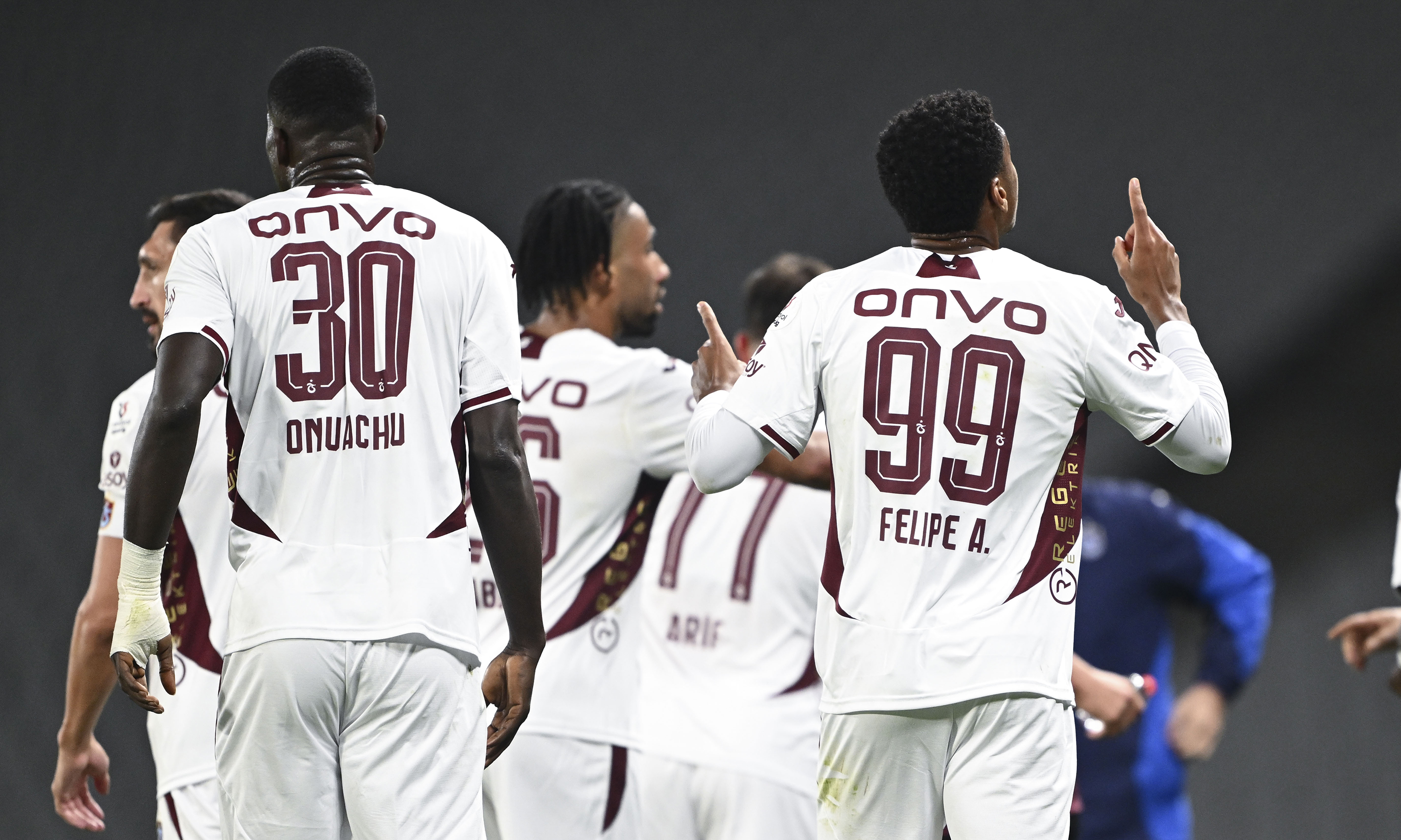 Cuma Akşamı Papara Park'ta Şenlik Var: Trabzonspor Kayseri'yi Ağırlıyor, Kimin Keyfi Yerine Gelecek?