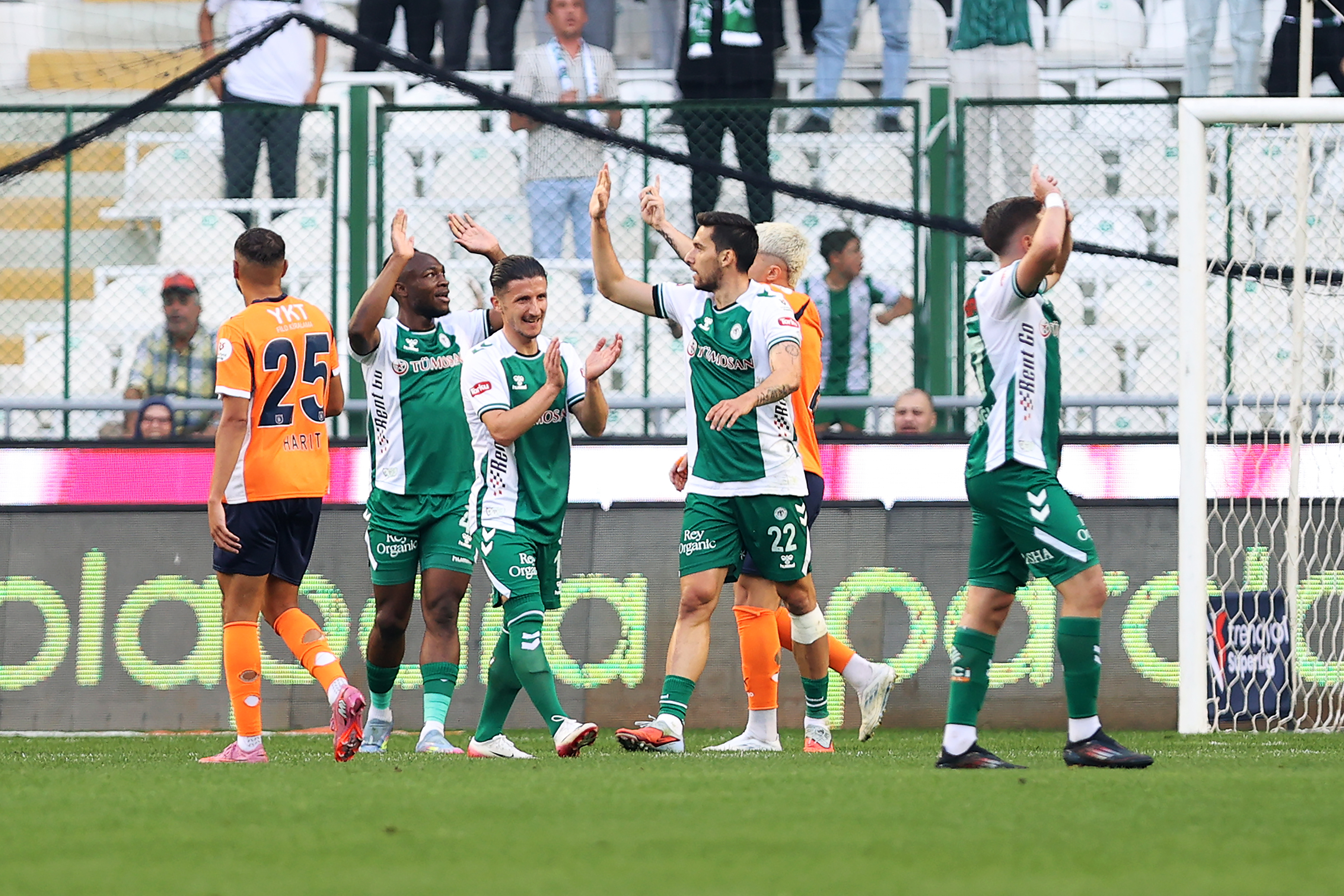 Konyaspor'a Opoku'dan 'Altın Asist', Kırmızı Kart Bile Engel Olamadı!
