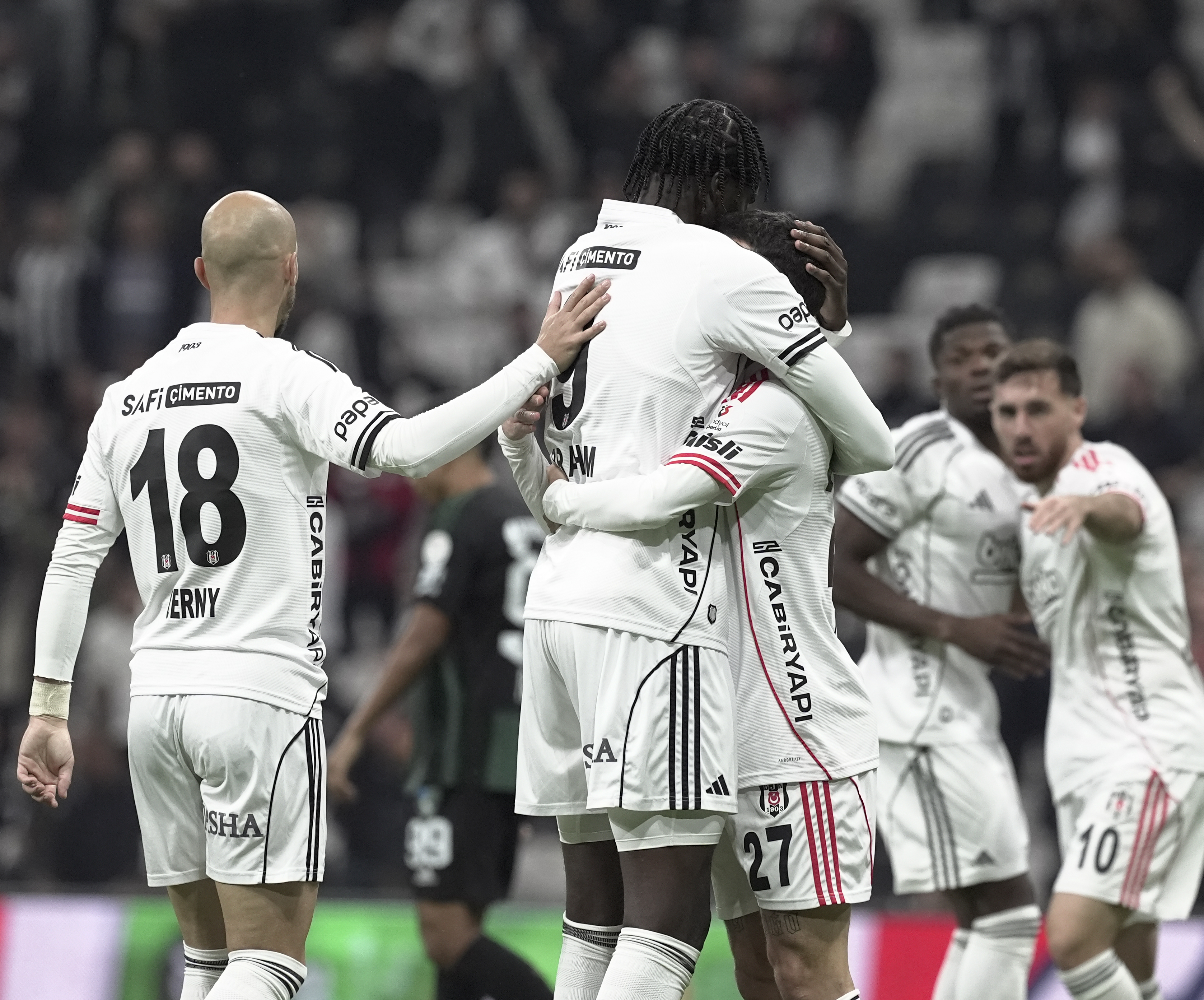Beşiktaş'ta Dram Üstüne Dram: Abraham'ın Omuzu Değil, Göz Pınarları Patladı!