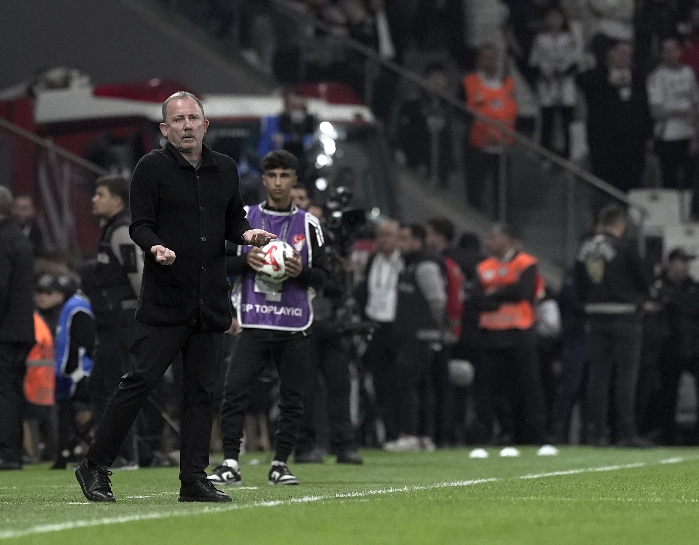 Sergen'den 'Omuz Çıkması' Gibi Açıklamalar: Rehavet mi? O Ne Yenir mi!