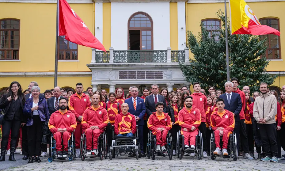 Dursun Özbek: "Galatasaray, kimseye muhtaç olmadan kendi gücüyle ayakta durmalıdır" - 5