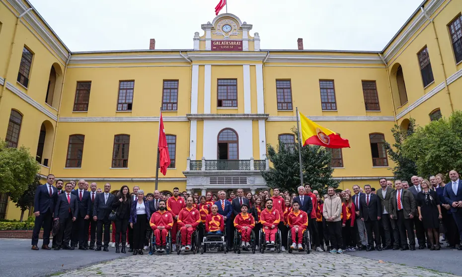 Dursun Özbek: "Galatasaray, kimseye muhtaç olmadan kendi gücüyle ayakta durmalıdır" - 4
