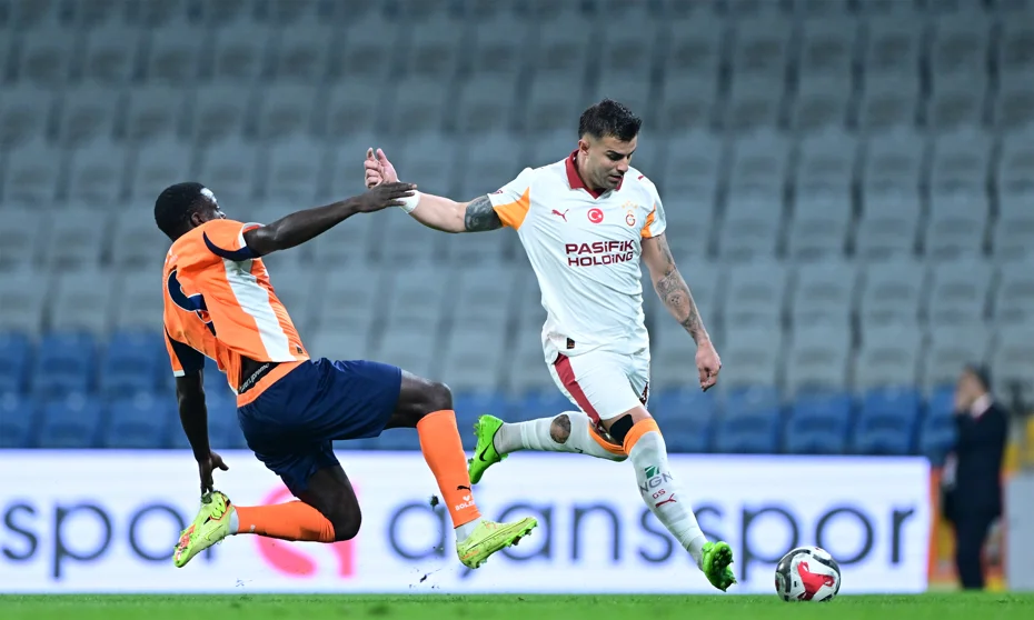 Leroy Sane'den takım arkadaşına büyük övgü: "Beni hep daha iyi olmaya itiyor" - 1 Leroy Sane'den takım arkadaşına büyük övgü: "Beni hep daha iyi olmaya itiyor" - 1