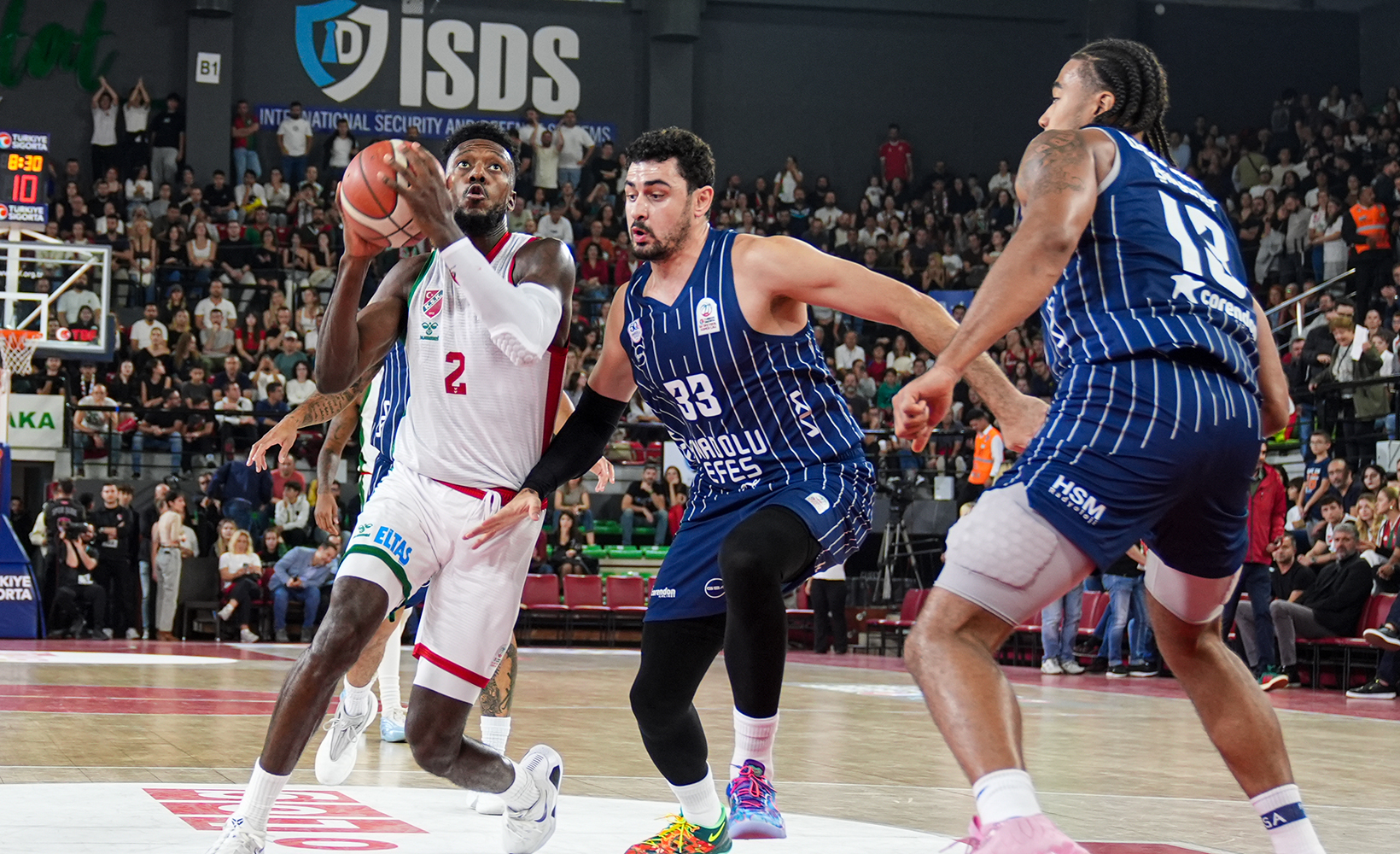 Anadolu Efes'ten ligde 101 sayılık galibiyet