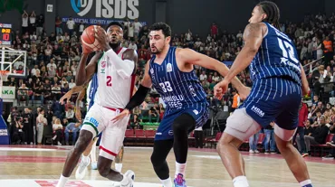 Anadolu Efes'ten ligde 101 sayılık galibiyet