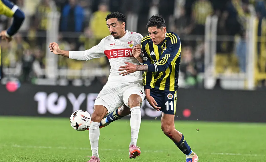 Edson Alvarez'den Stuttgart maçı biter bitmez sakatlık açıklaması geldi: Bacağının son hali korkutmuştu - 3 Edson Alvarez'den Stuttgart maçı biter bitmez sakatlık açıklaması geldi: Bacağının son hali korkutmuştu - 3