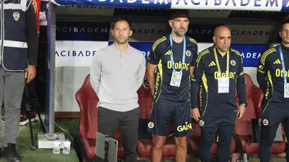 Domenico Tedesco takımla sahanın ortasında yaptığı konuşmayı anlattı: Derbi öncesi planı belirledi